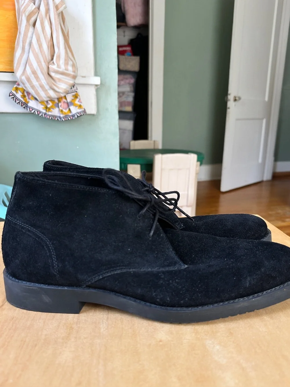 Banana Republic Men’s Black Suede Lace-Up Chukka Boots Size 10